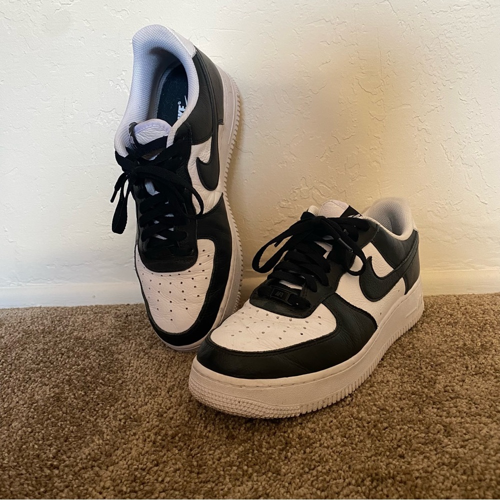 Nike. Custom air force 1. Panda style. Women’s 11.